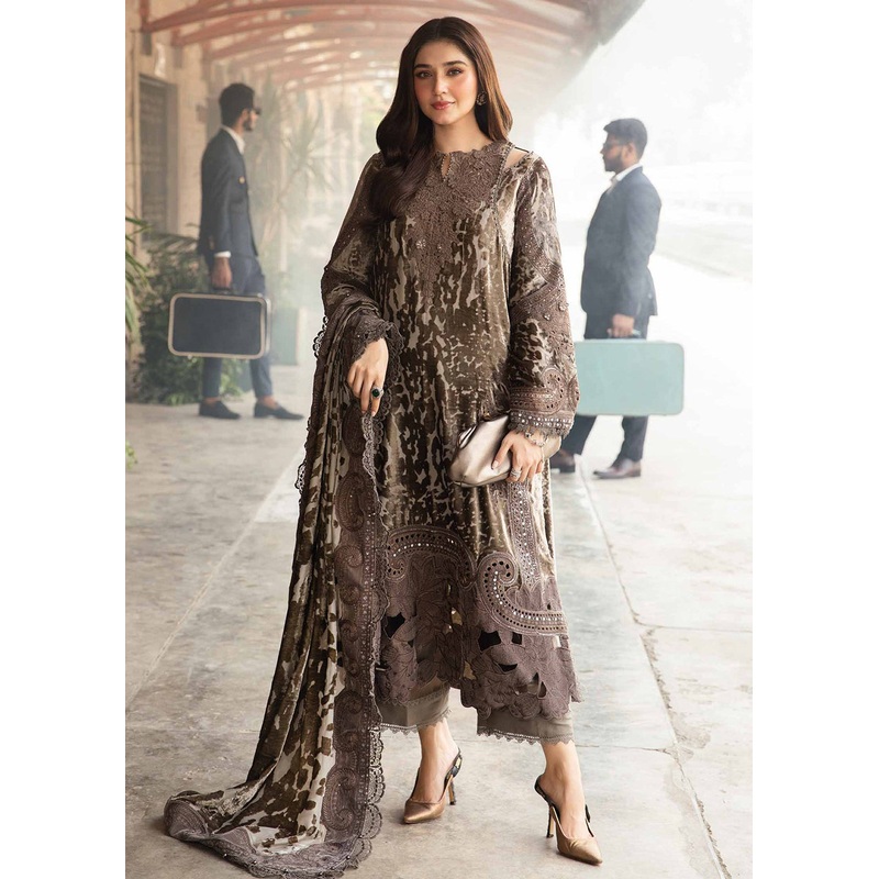 Winter Luxe 2024 by Maria B | DL-1201 Coffee