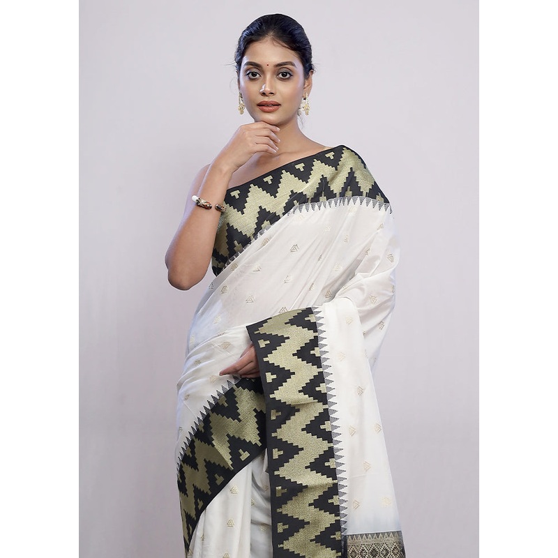 White Kanjivaram Silk Saree With Blouse Piece - JD986613994