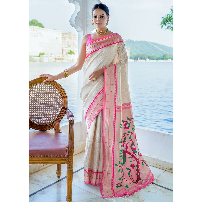 White Kanjivaram Silk Saree With Blouse Piece - JD986612711