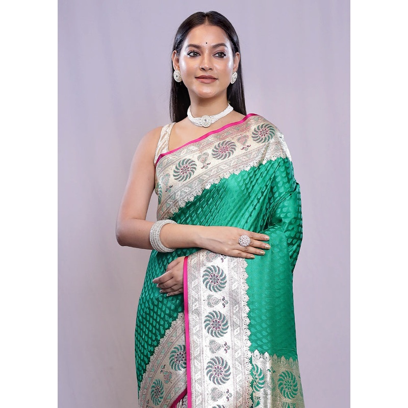 Green Banarasi Silk Saree With Blouse Piece - JD986610457