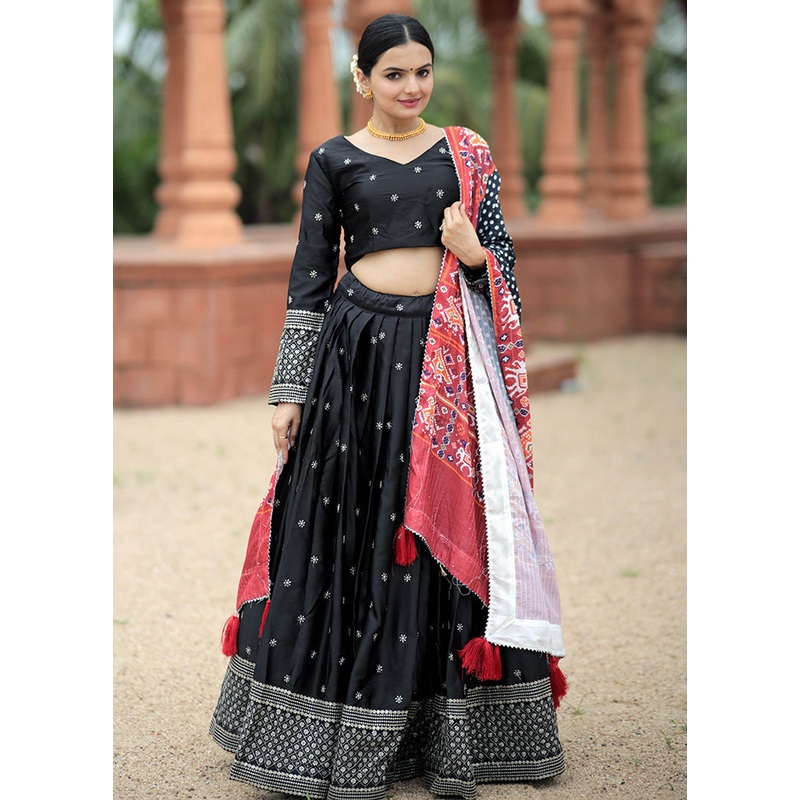 3 Pc Black Silk Semi Stitched Lehenga Set - JD986605927