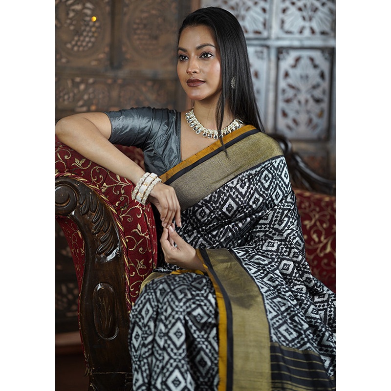 Grey Handloom Ikkat Pure Silk Saree With Blouse Piece - JD986605608