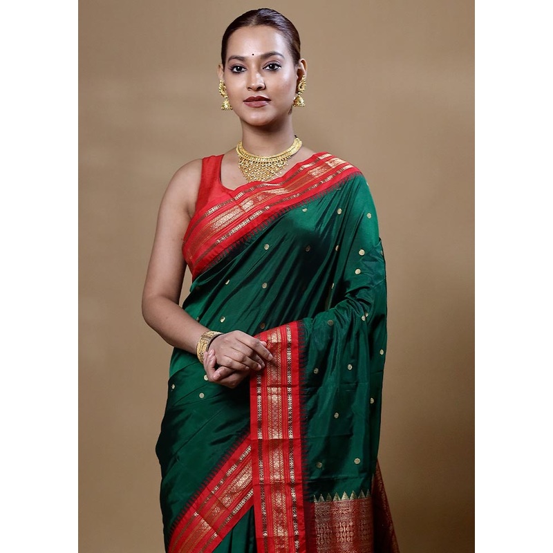 Green Handloom Kanjivaram Pure Silk Saree With Blouse Piece - JD986605083