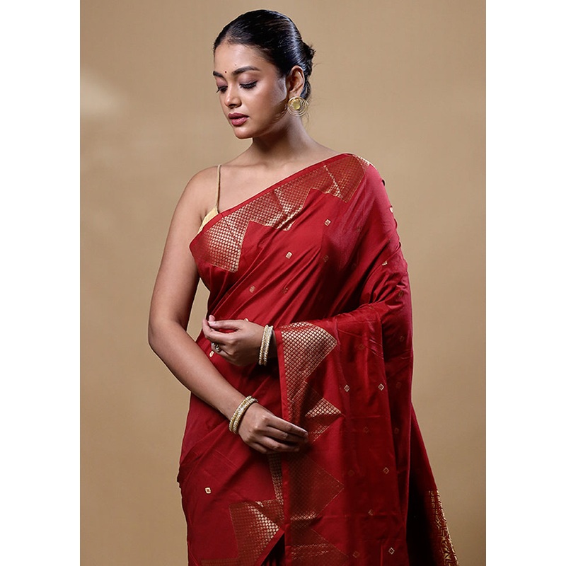 Maroon Kanjivaram Silk Saree With Blouse Piece - JD986605267