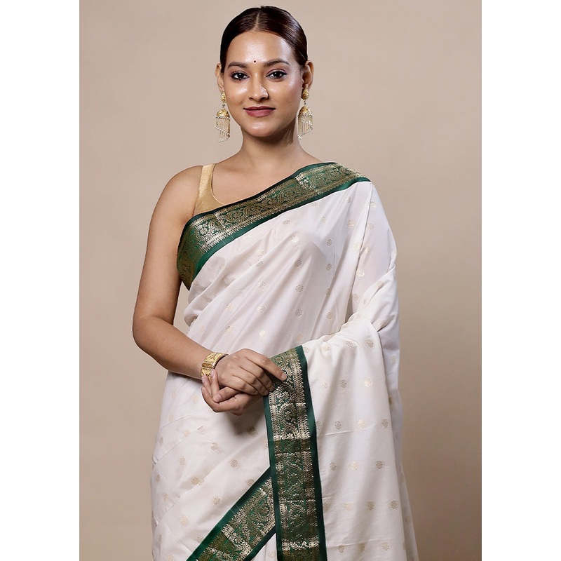 White Kanjivaram Silk Saree With Blouse Piece - JD986603957