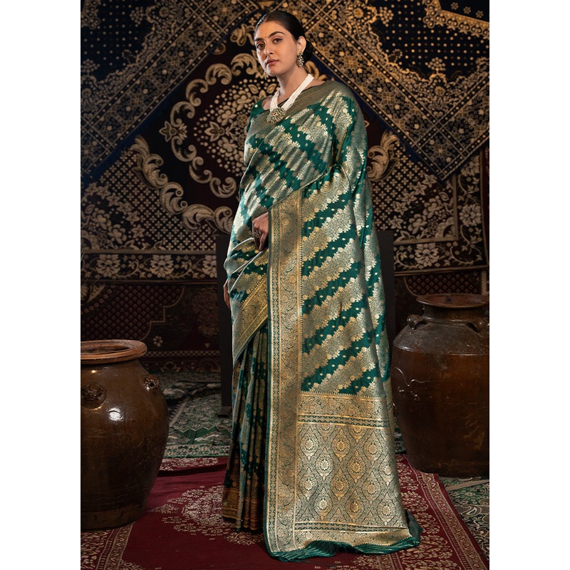 Bottle Green Banarasi Silk Saree With Blouse Piece - JD986601829