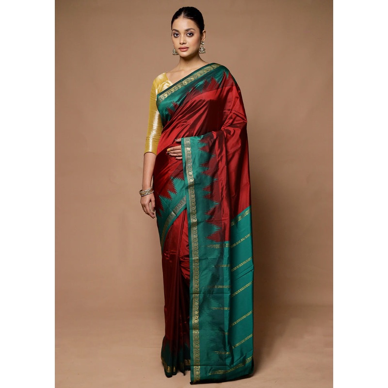 Maroon Kanjivaram Silk Saree With Blouse Piece - JD986598701